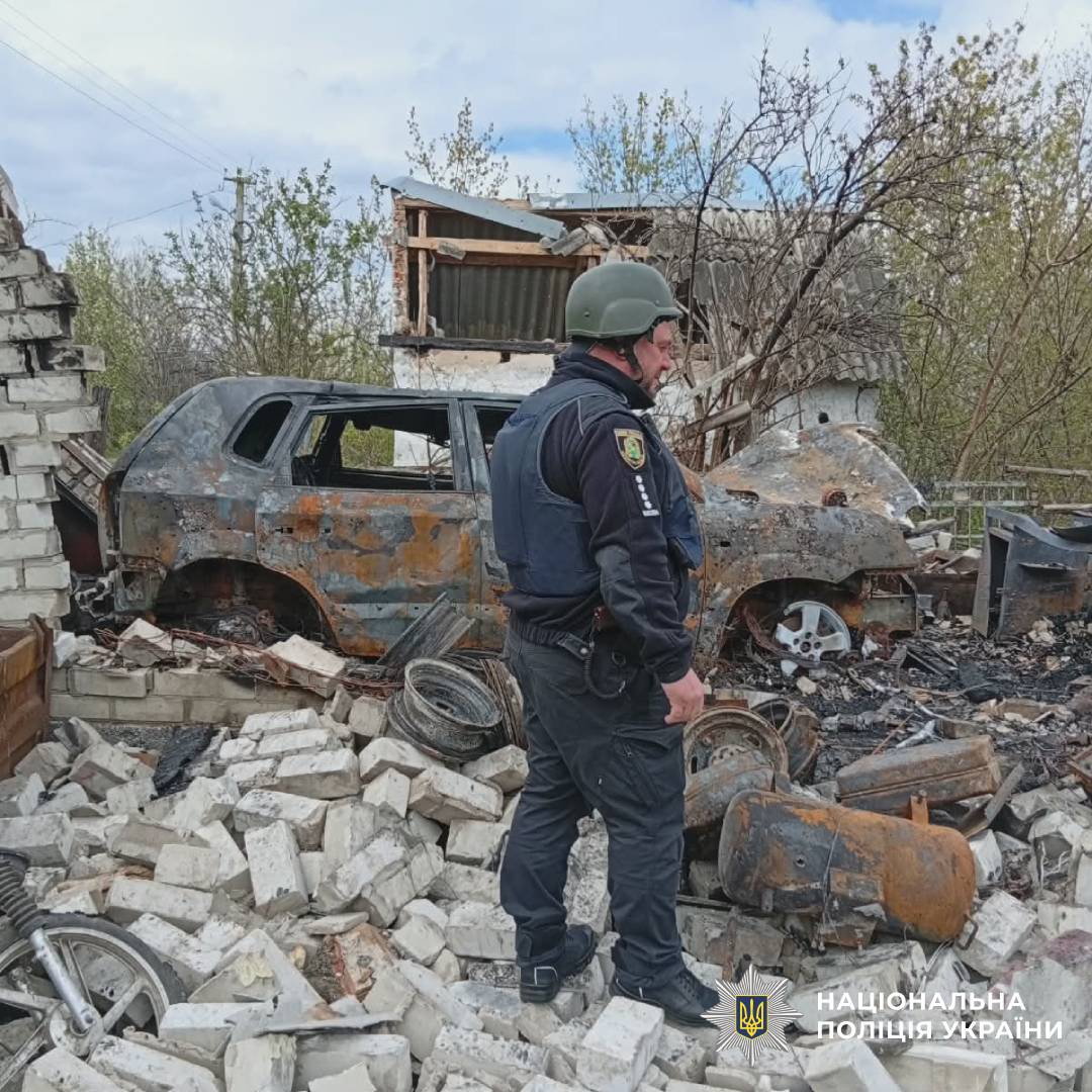 На фото зображені наслідки ворожих обстрілів