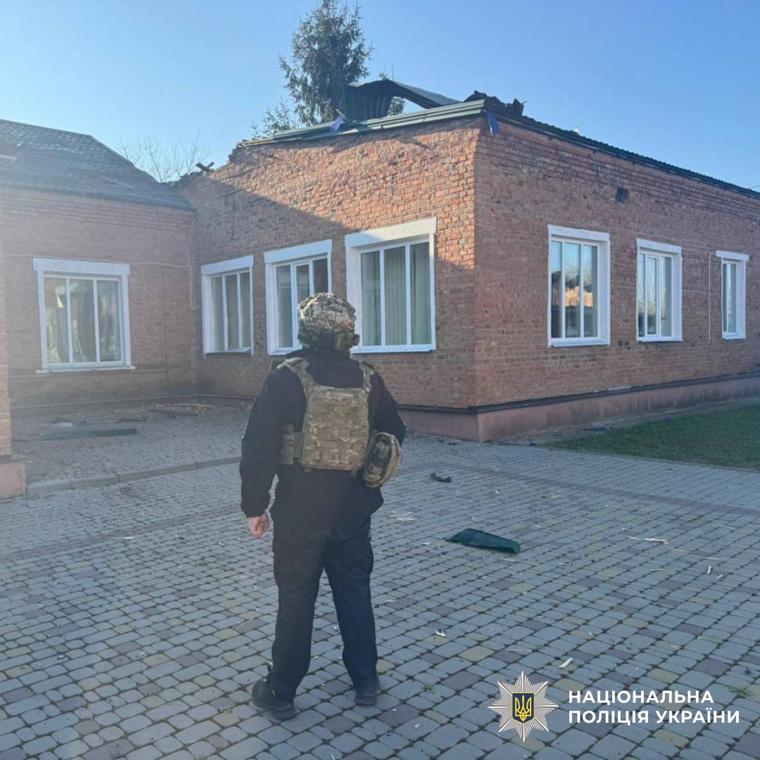 На фото зображені наслідки ворожих обстрілів