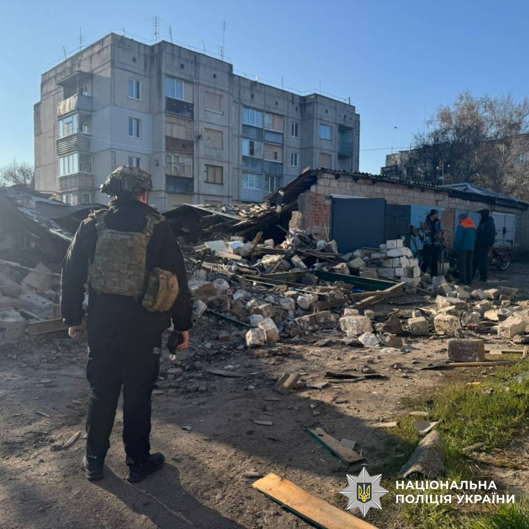 На фото зображені наслідки ворожих обстрілів