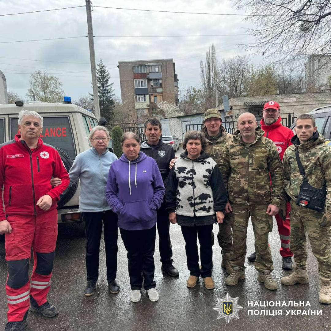 На Харківщині поліцейські спецпідрозділу «Білий Янгол» евакуювали 74 людини