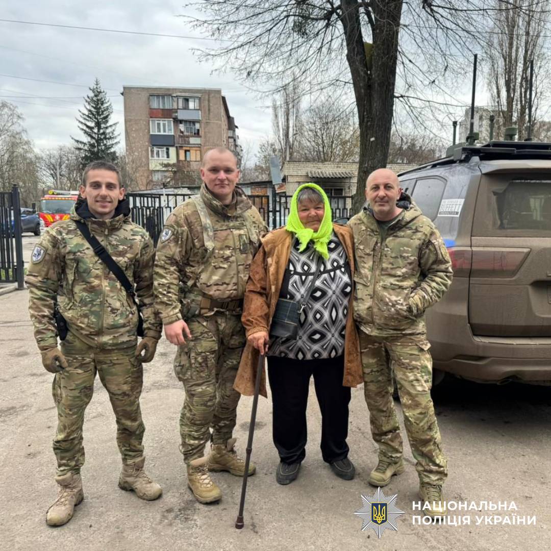 На Харківщині поліцейські спецпідрозділу «Білий Янгол» евакуювали 74 людини