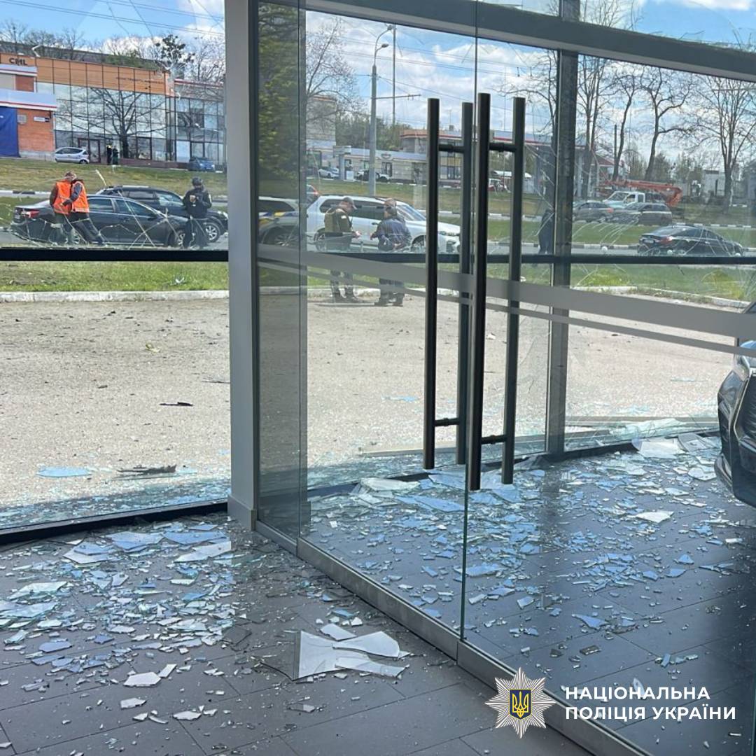 Поліція фіксує наслідки ранкової атаки на місто Харків