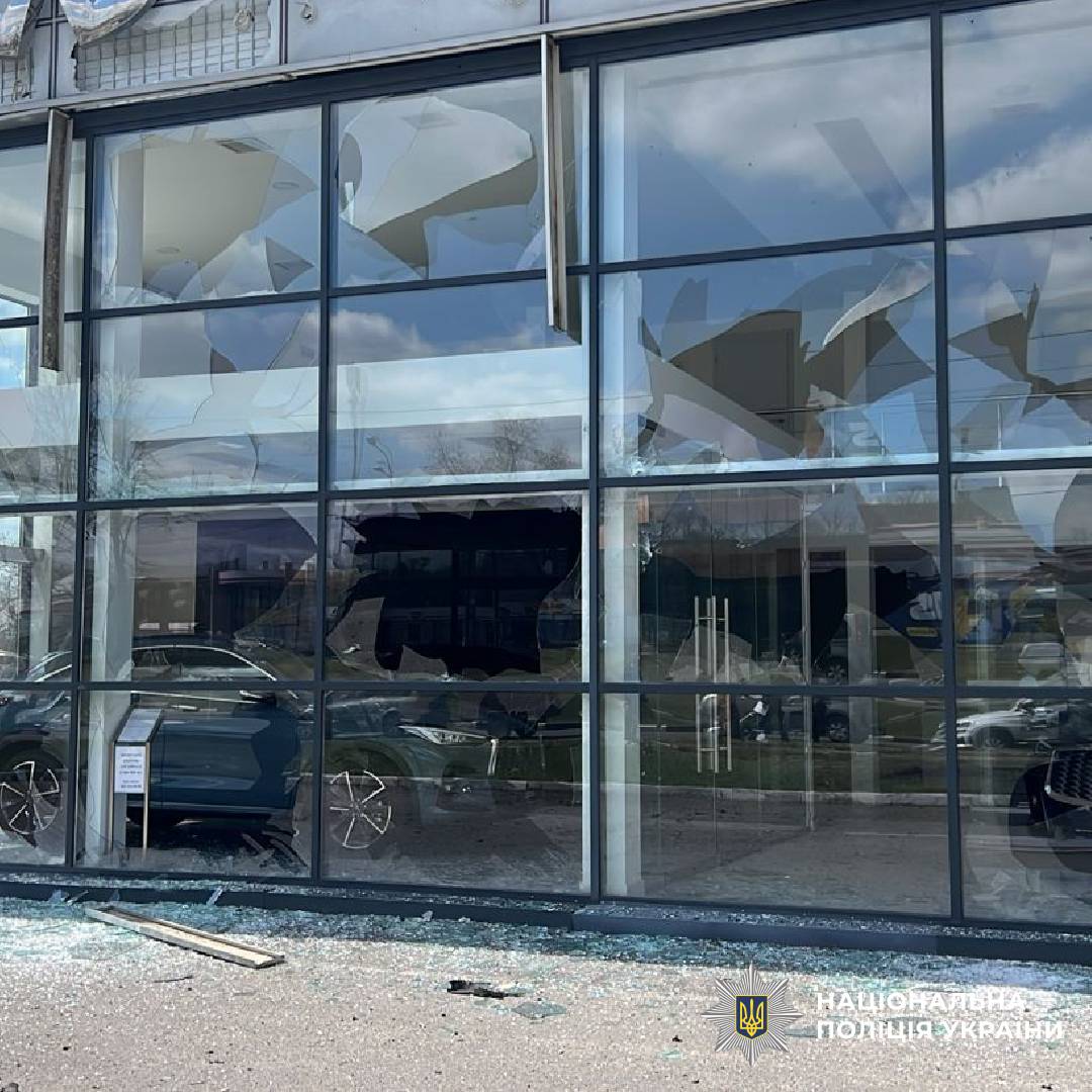Поліція фіксує наслідки ранкової атаки на місто Харків