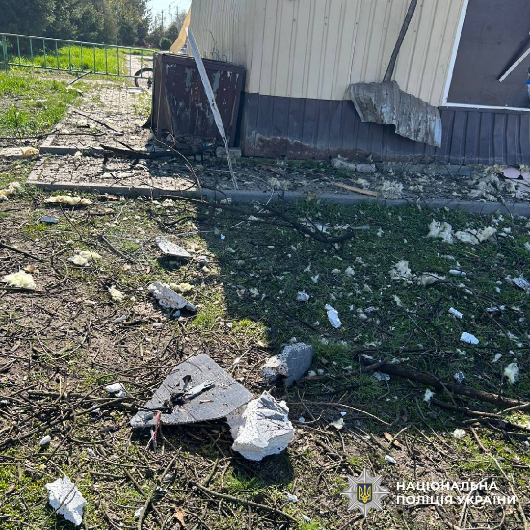 Внаслідок російських обстрілів постраждали двоє людей: поліцейські Харківщини документують наслідки ударів ворога