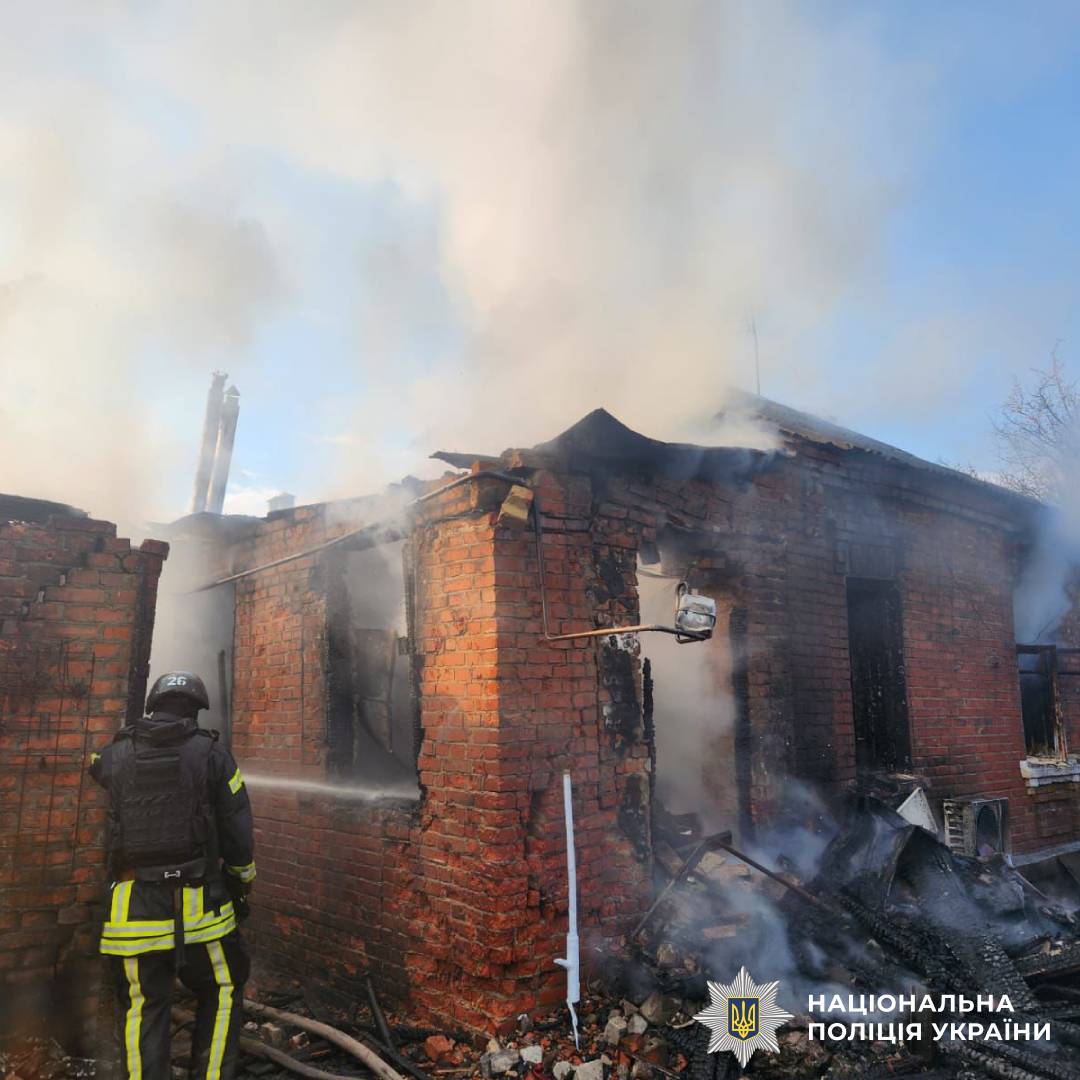 На фото зображені наслідки ворожих обстрілів
