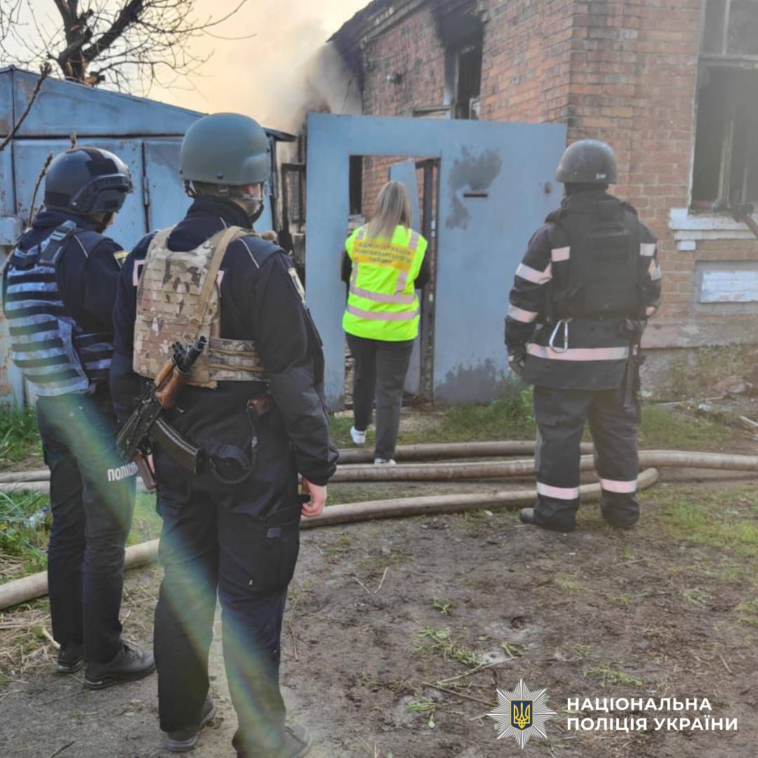 На фото зображені наслідки ворожих обстрілів