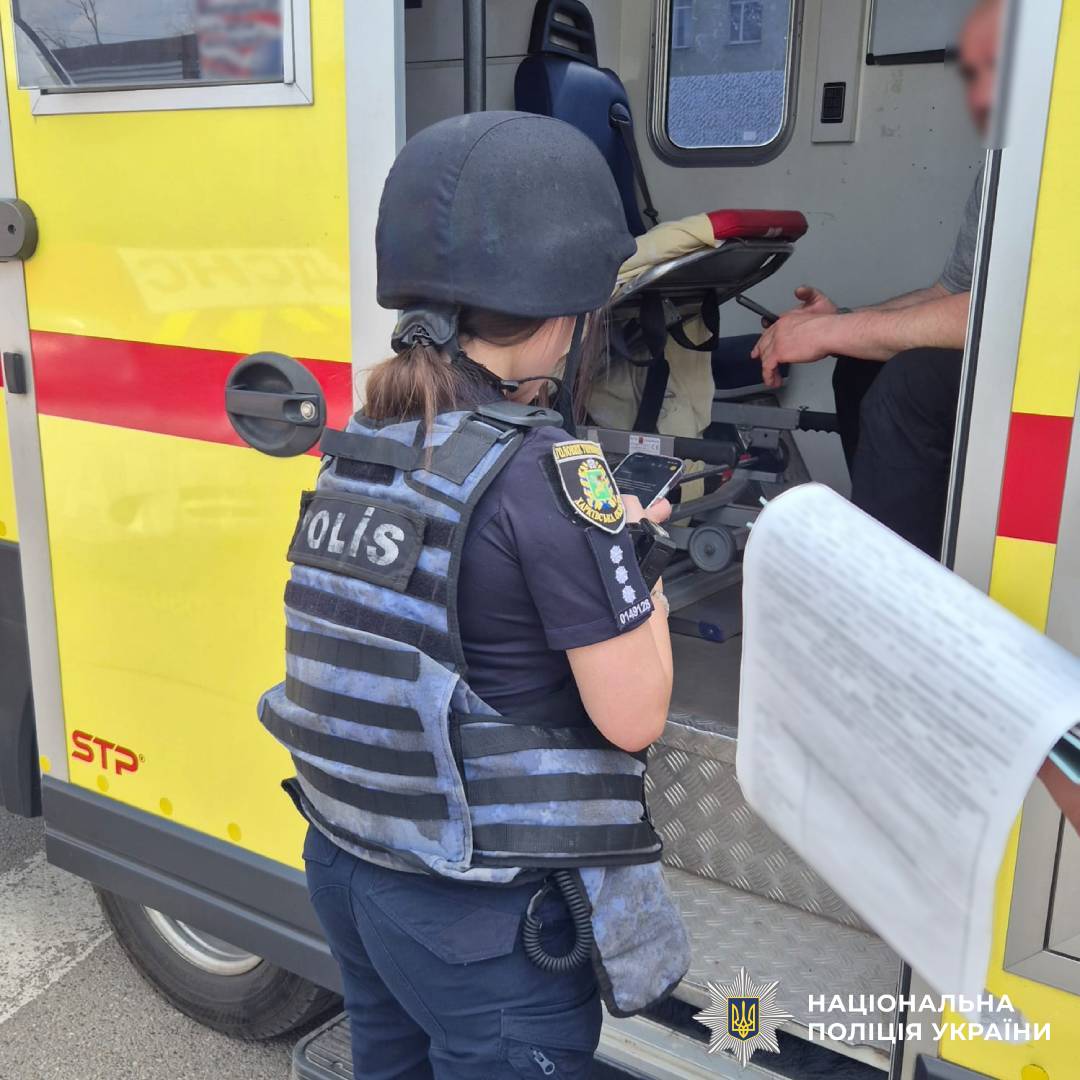 Поліція Харкова документує наслідки влучання БпЛА в гаражний кооператив: постраждали двоє чоловіків