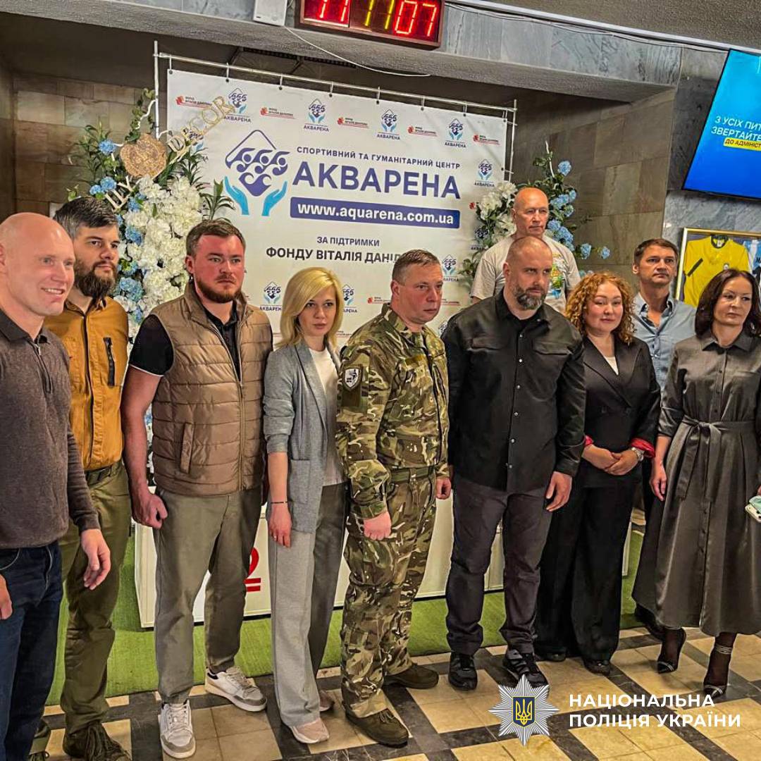 Поліцейські Харківщини долучилися до підтримки ветеранів під час перших обласних змагань з плавання