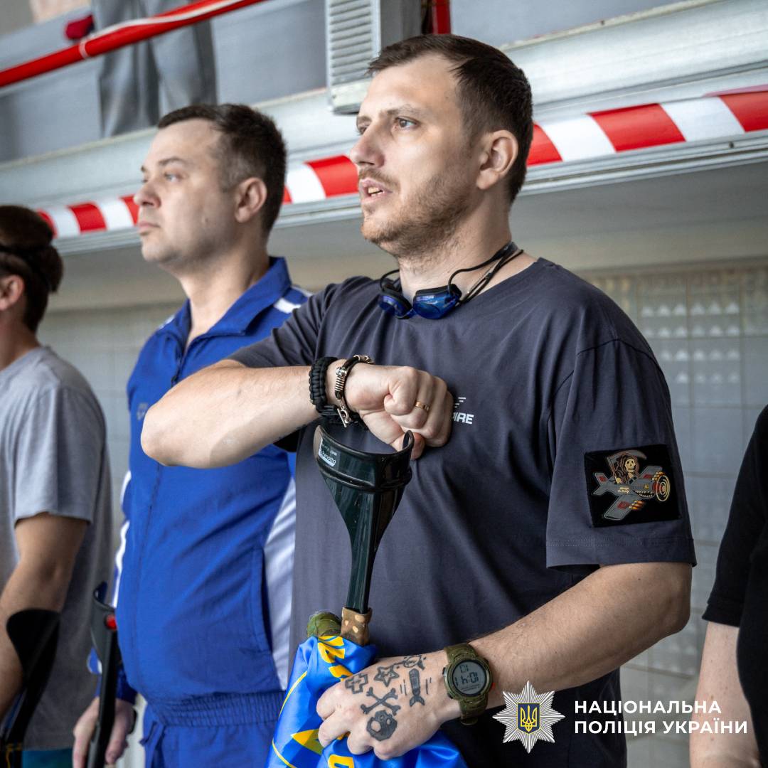 Поліцейські Харківщини долучилися до підтримки ветеранів під час перших обласних змагань з плавання