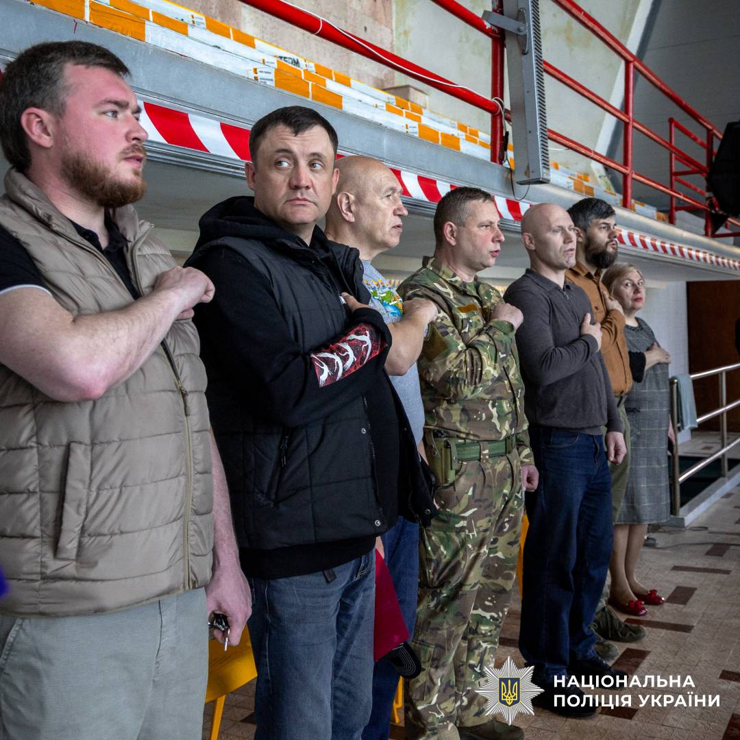 Поліцейські Харківщини долучилися до підтримки ветеранів під час перших обласних змагань з плавання