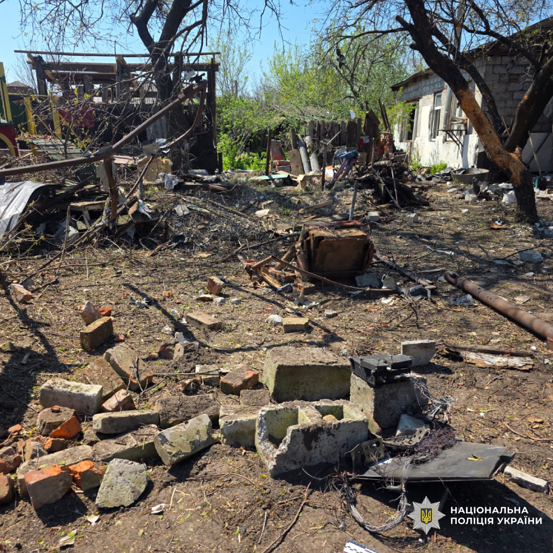 у Харкові поліція документує наслідки ворожого обстрілу