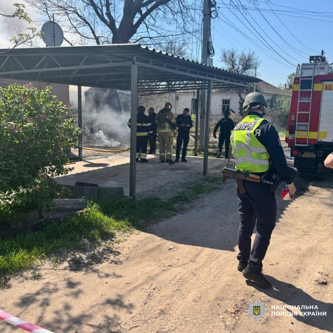у Харкові поліція документує наслідки ворожого обстрілу