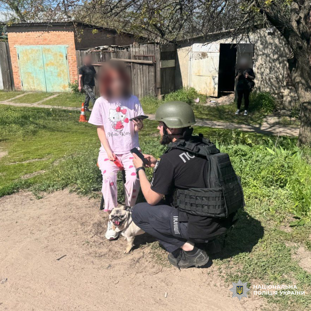 у Харкові поліція документує наслідки ворожого обстрілу