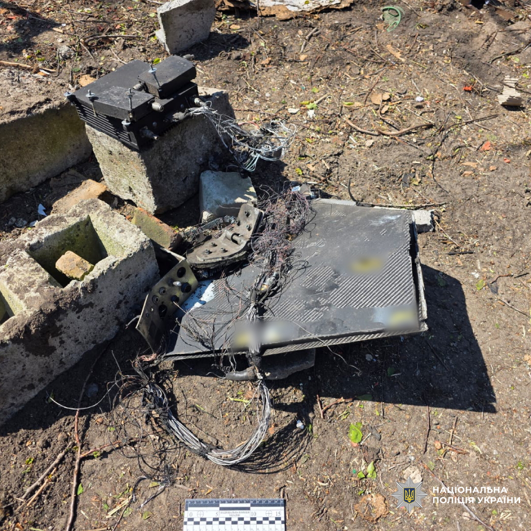 у Харкові поліція документує наслідки ворожого обстрілу