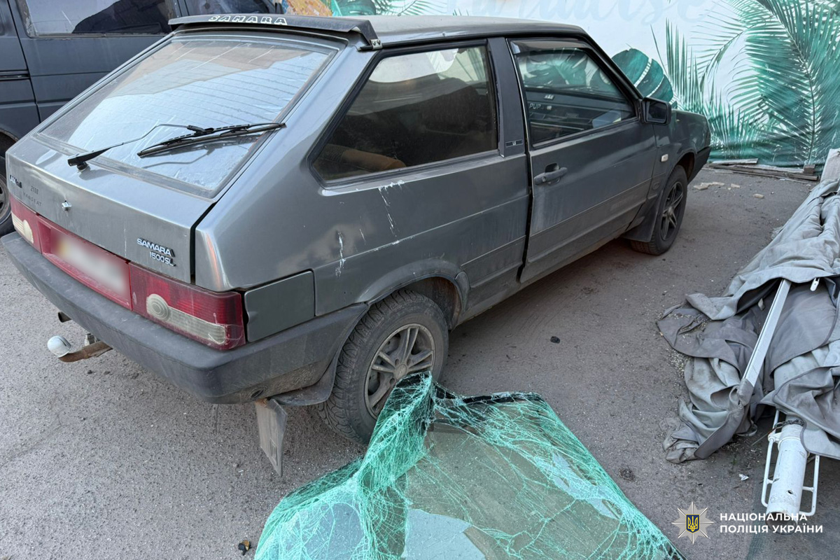 На Харківщині поліцейські задокументували наслідки воєнних злочинів, через які постраждала людина