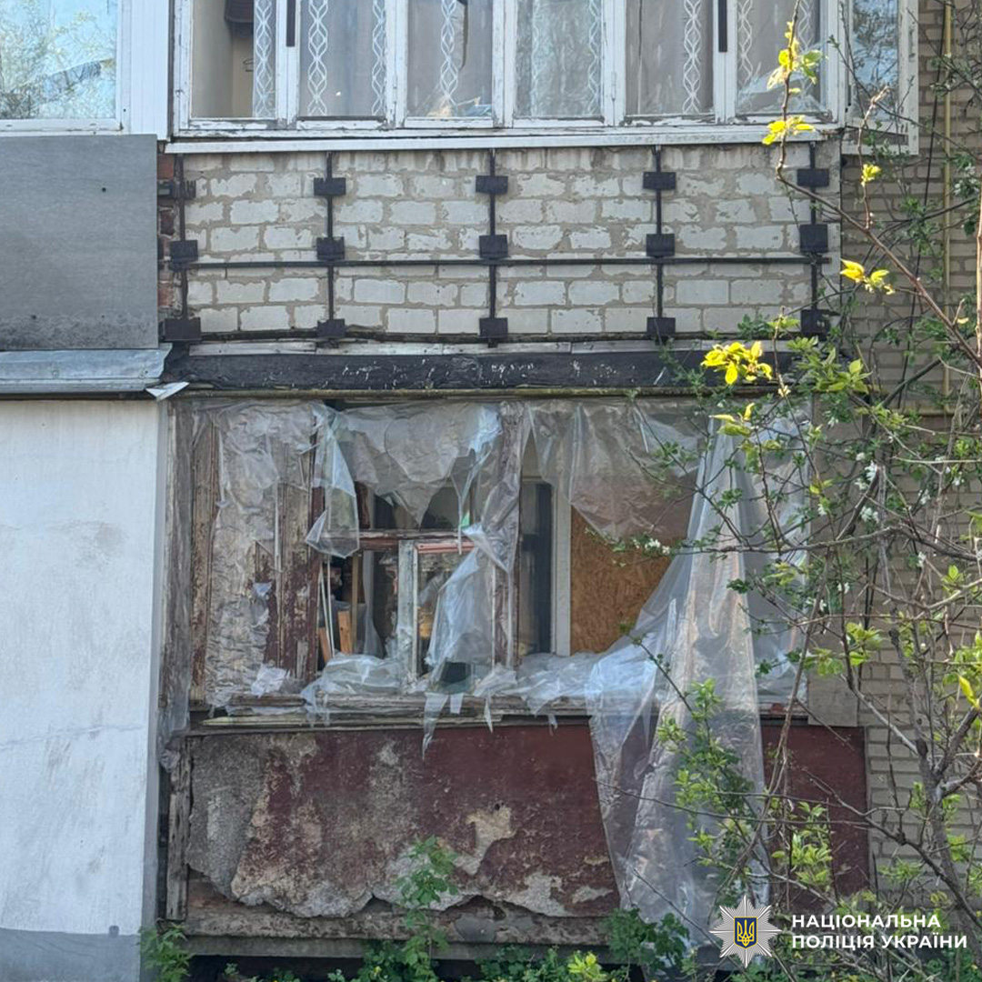 На Харківщині поліцейські задокументували наслідки воєнних злочинів, через які постраждала людина