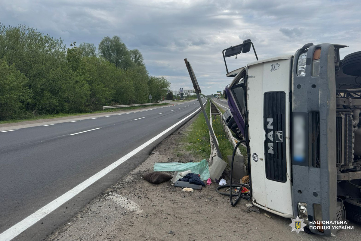 Двоє людей травмовано: поліція Харківщини встановлює обставини дорожньо-транспортної пригоди