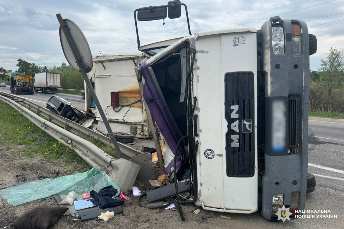 Двоє людей травмовано: поліція Харківщини встановлює обставини дорожньо-транспортної пригоди