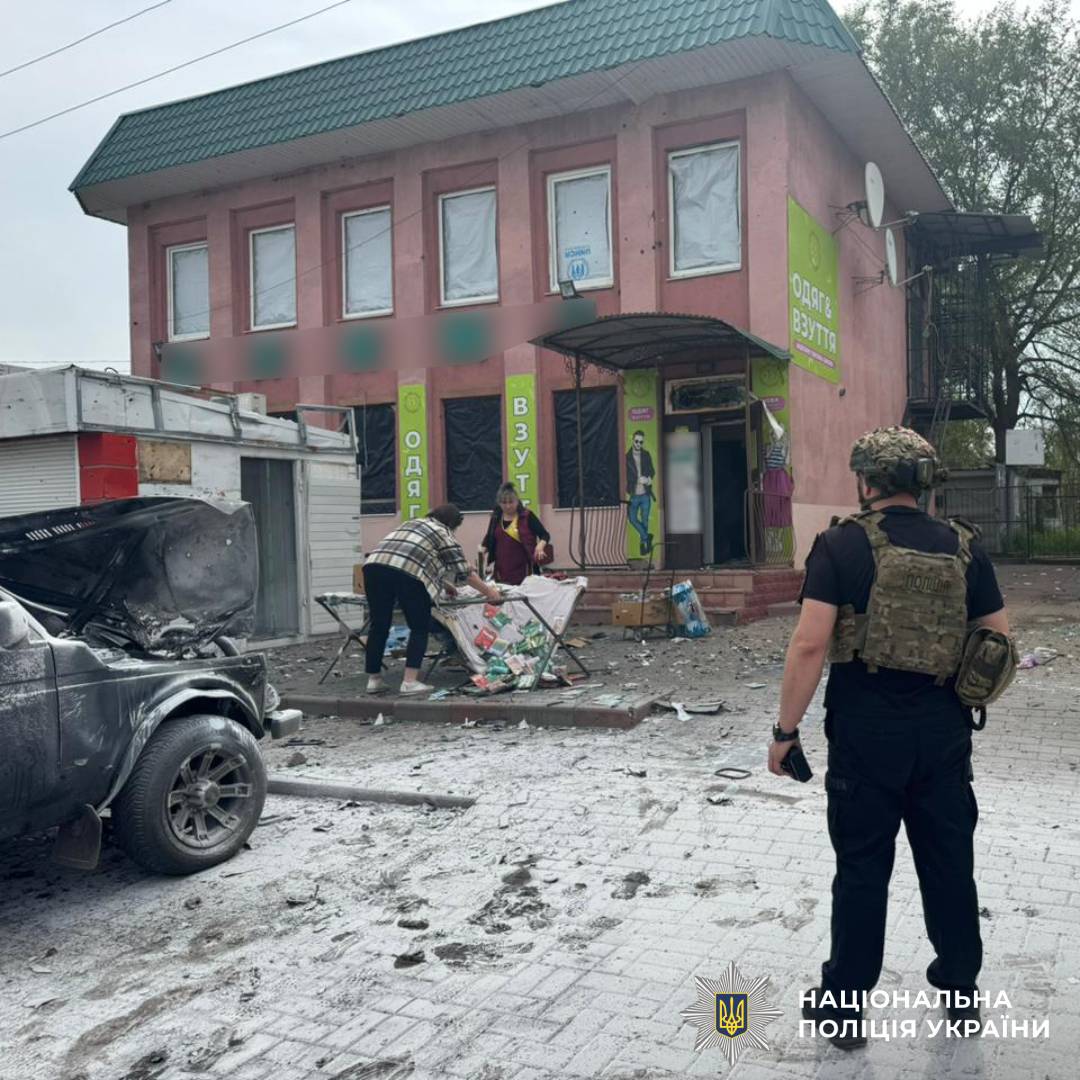 На фото зображено наслідки ворожого обстрілу