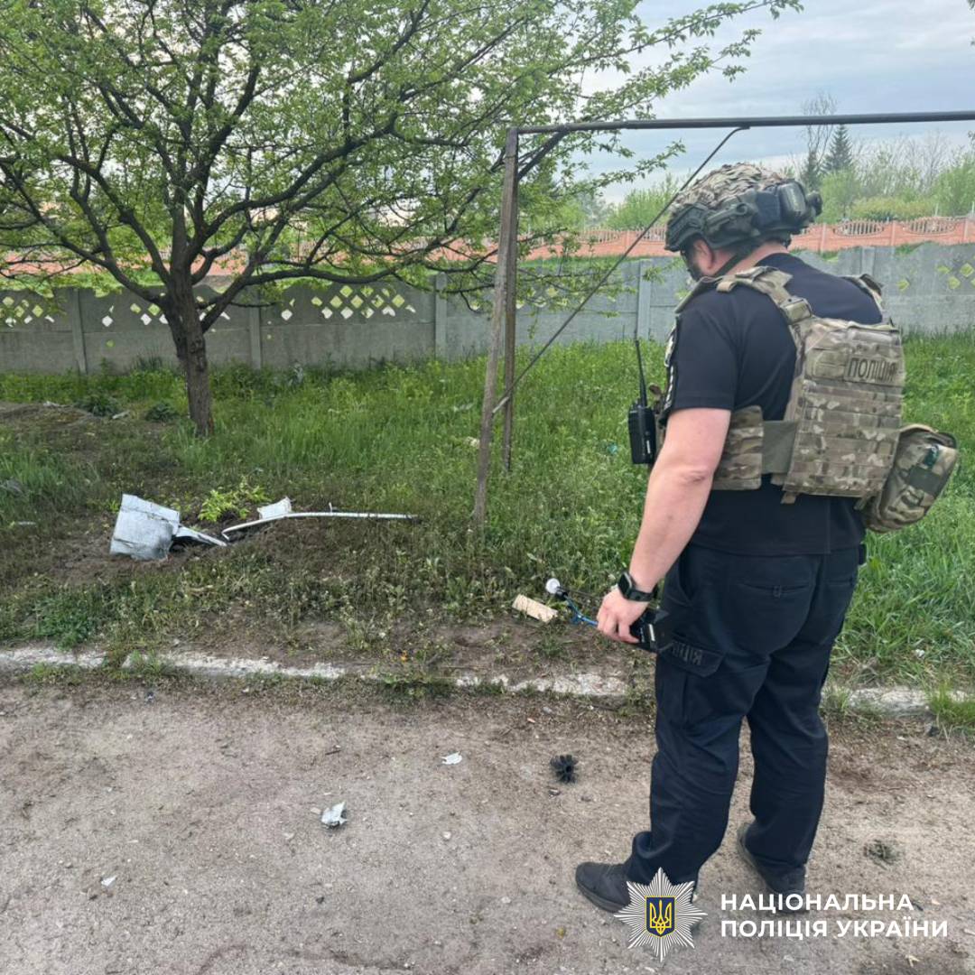 На фото зображено наслідки ворожого обстрілу