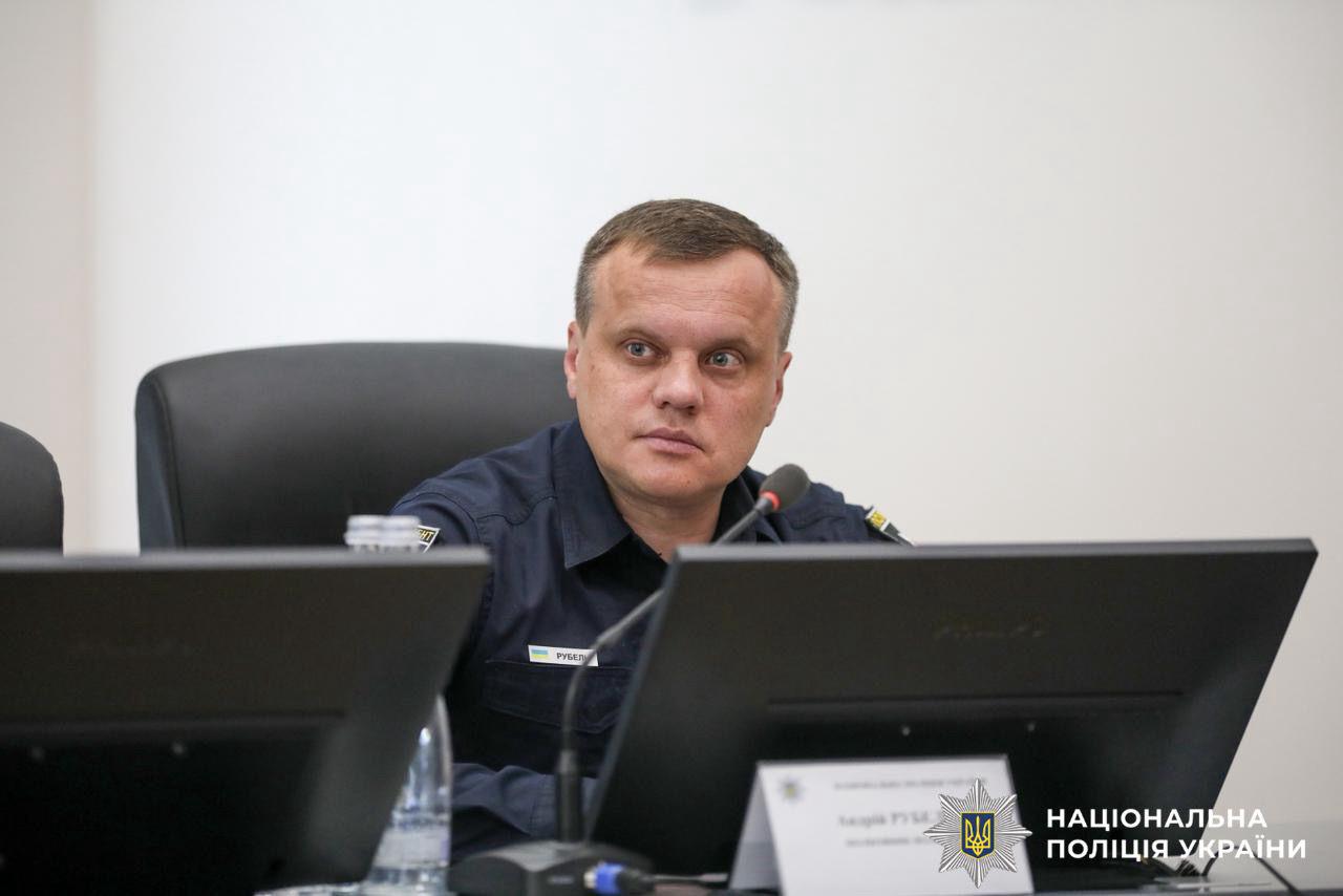 На фотографії зображено представлення нового очільника поліції Київщини.