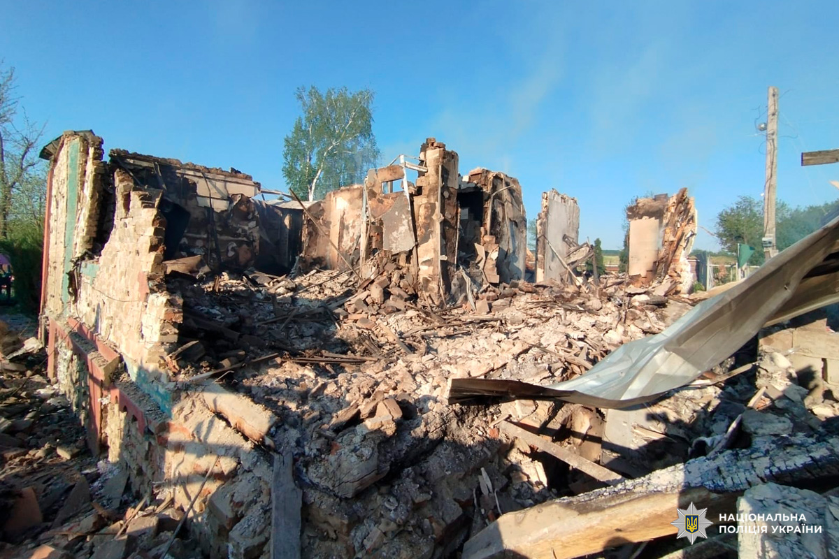 Внаслідок обстрілів росіян загинув чоловік, ще троє людей постраждали: на Харківщині поліцейські задокументували наслідки воєнних злочинів