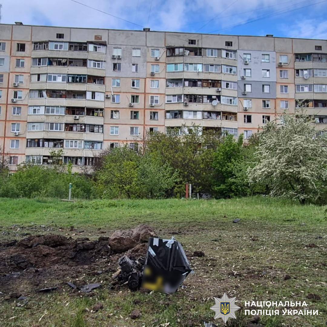 На фото зображені наслідки ворожого обстрілу