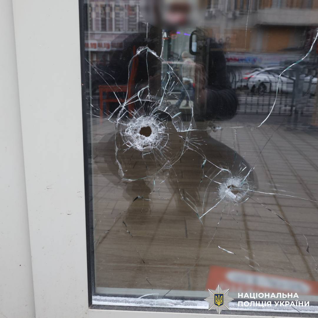 На фото зображені наслідки ворожого обстрілу