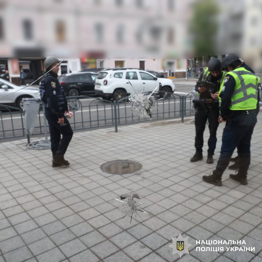 На фото зображені наслідки ворожого обстрілу