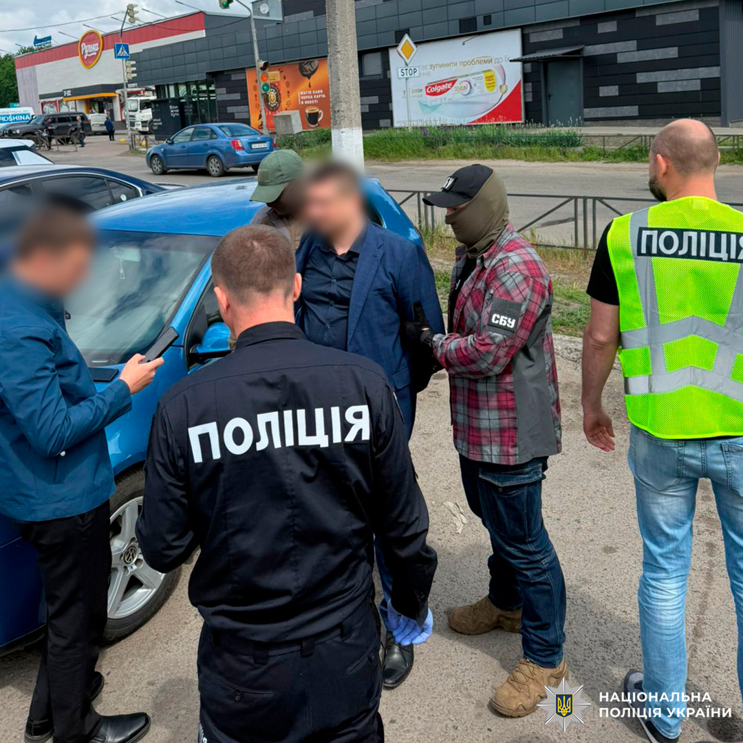 Вимагав гроші за «вирішення питання» у суді: на Харківщині поліцейські викрили адвоката у зловживанні впливом