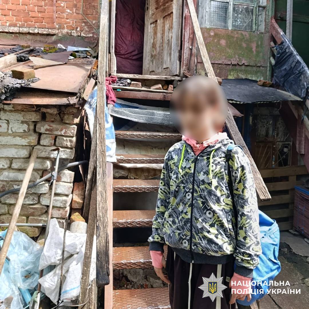 У Холодногірському районі Харкова поліцейські вилучили дитину з небезпечних для життя умов