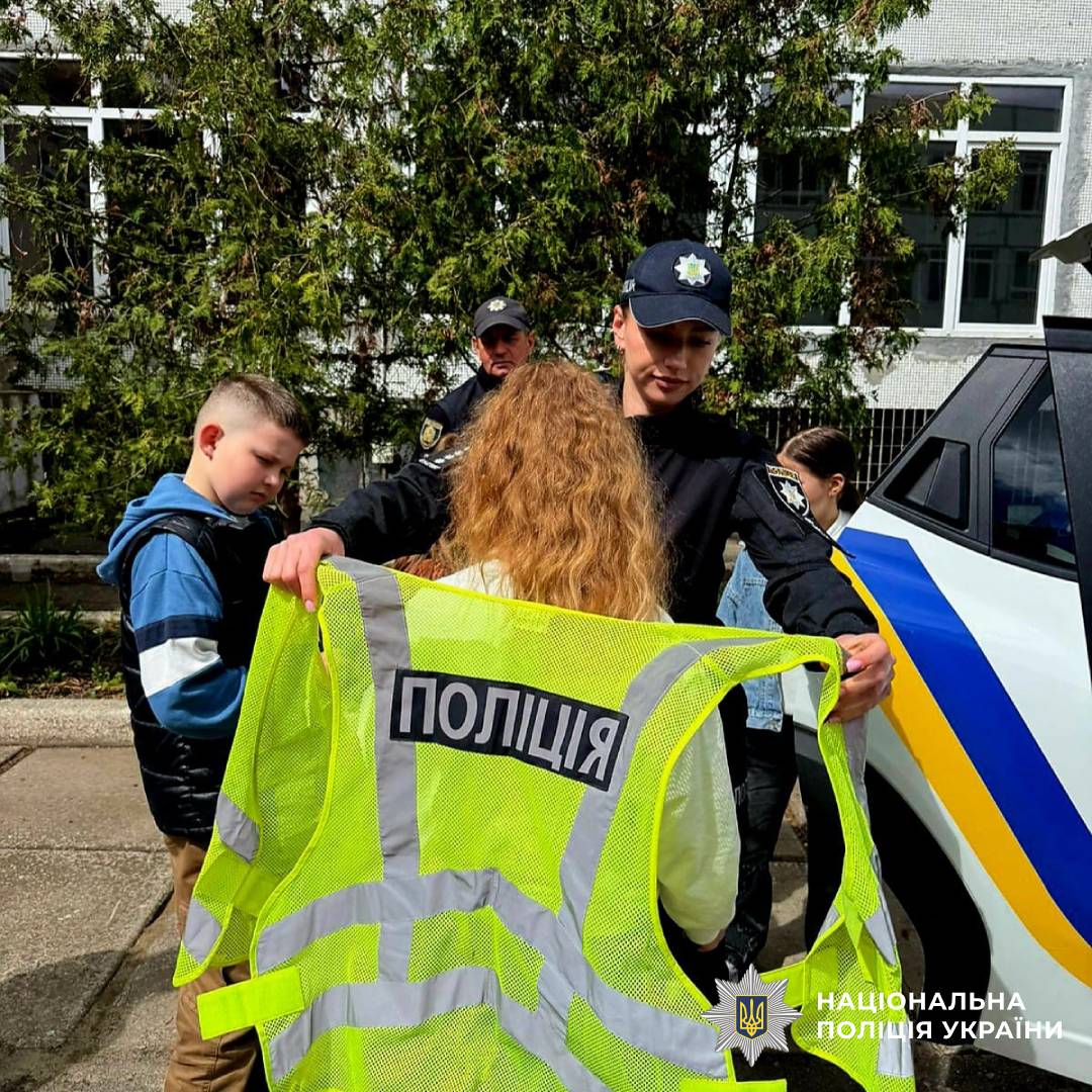 Безпечні канікули: поліцейські Харківщини провели інтерактивний урок для школярів