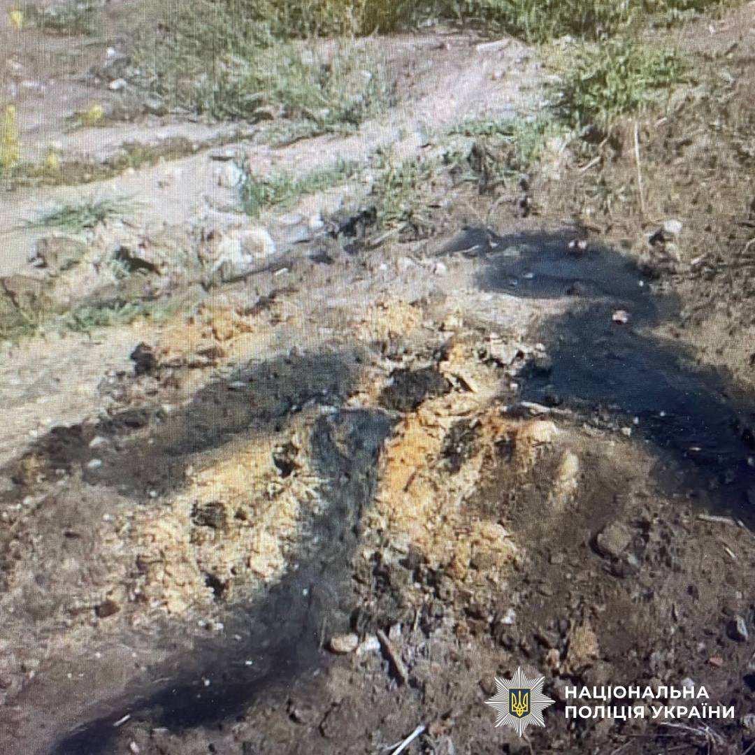 Слідчі Чугуївщини повідомили посадовиці підприємства про підозру у забруднені земель