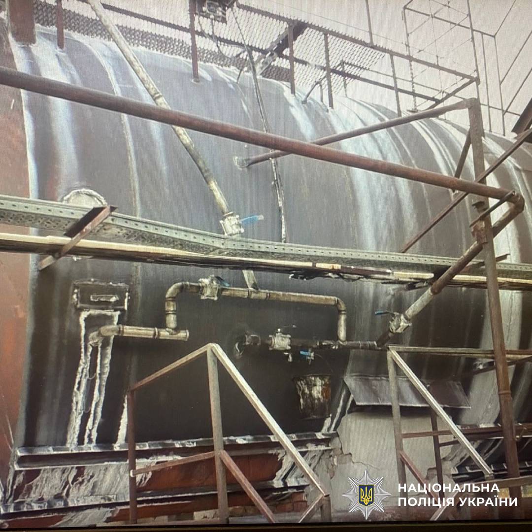 Слідчі Чугуївщини повідомили посадовиці підприємства про підозру у забруднені земель