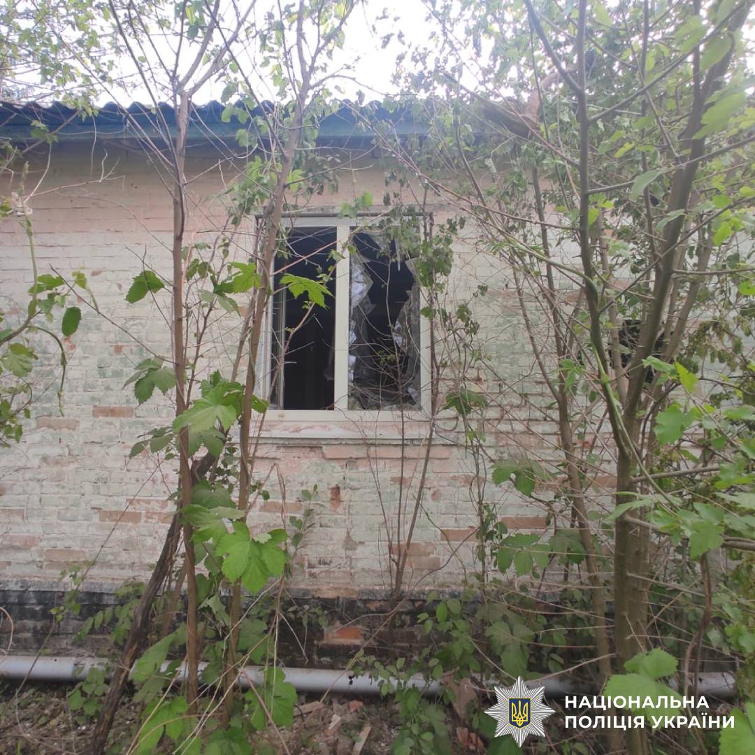 На фото зображені наслідки ворожого обстрілу