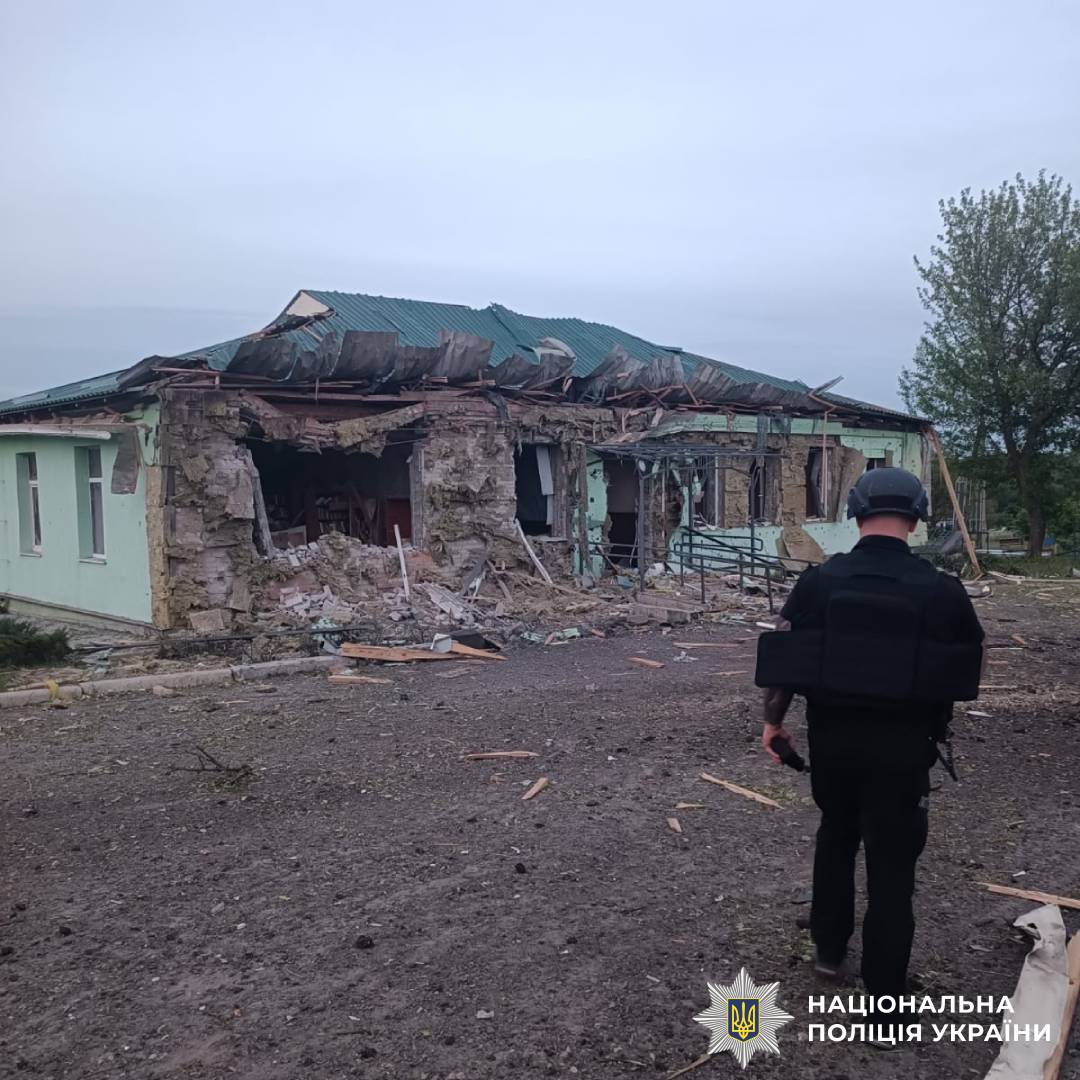 На фото зображені наслідки ворожого обстрілу