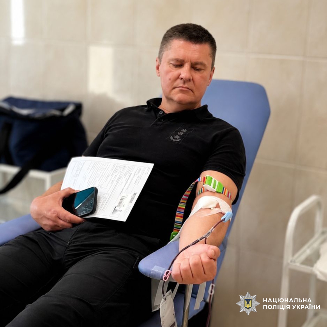 поліцейські здали кров для тих, хто цього потребує