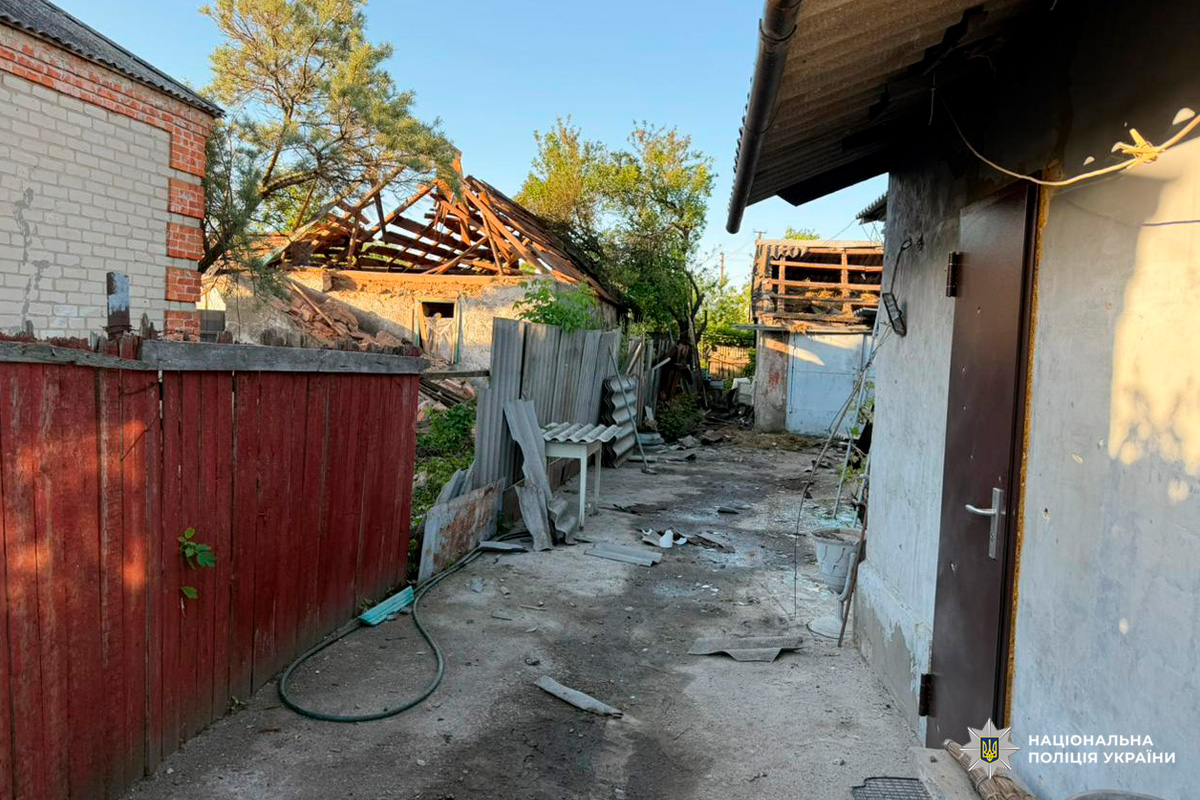 Дві людини загинули, є постраждалі: поліцейські документують наслідки воєнних злочинів на Харківщині