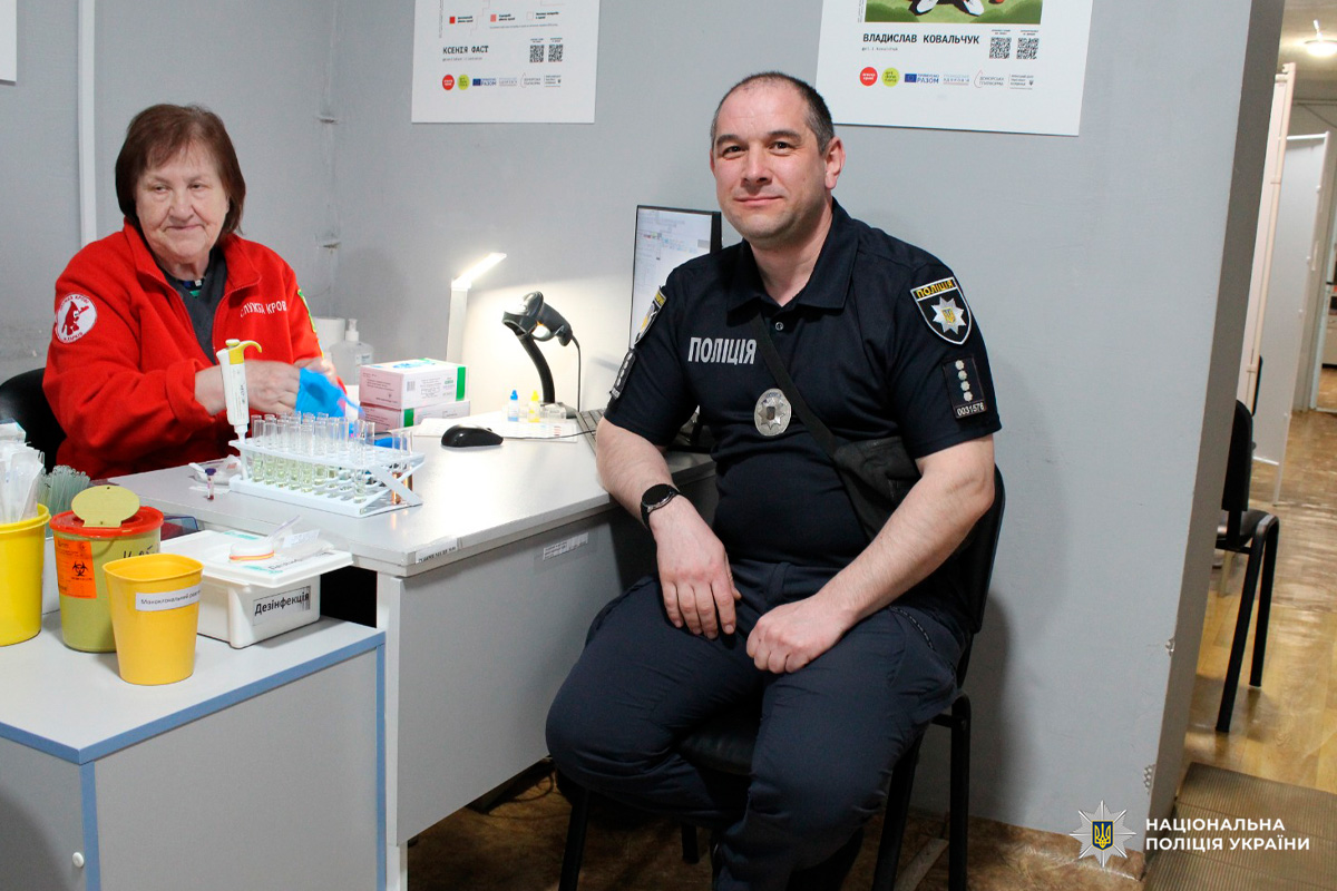 Поліцейські охорони Харківщини продовжують підтримувати донорський рух
