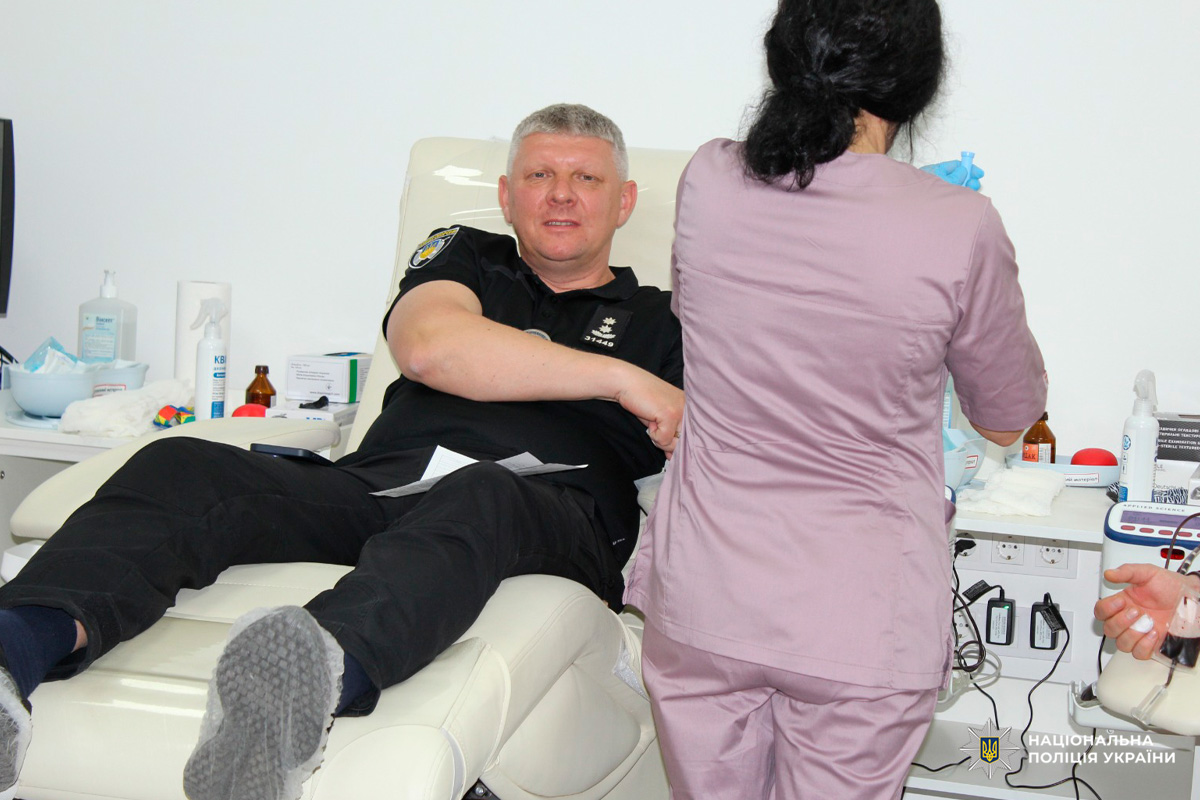 Поліцейські охорони Харківщини продовжують підтримувати донорський рух