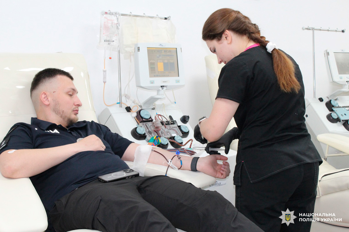 Поліцейські охорони Харківщини продовжують підтримувати донорський рух