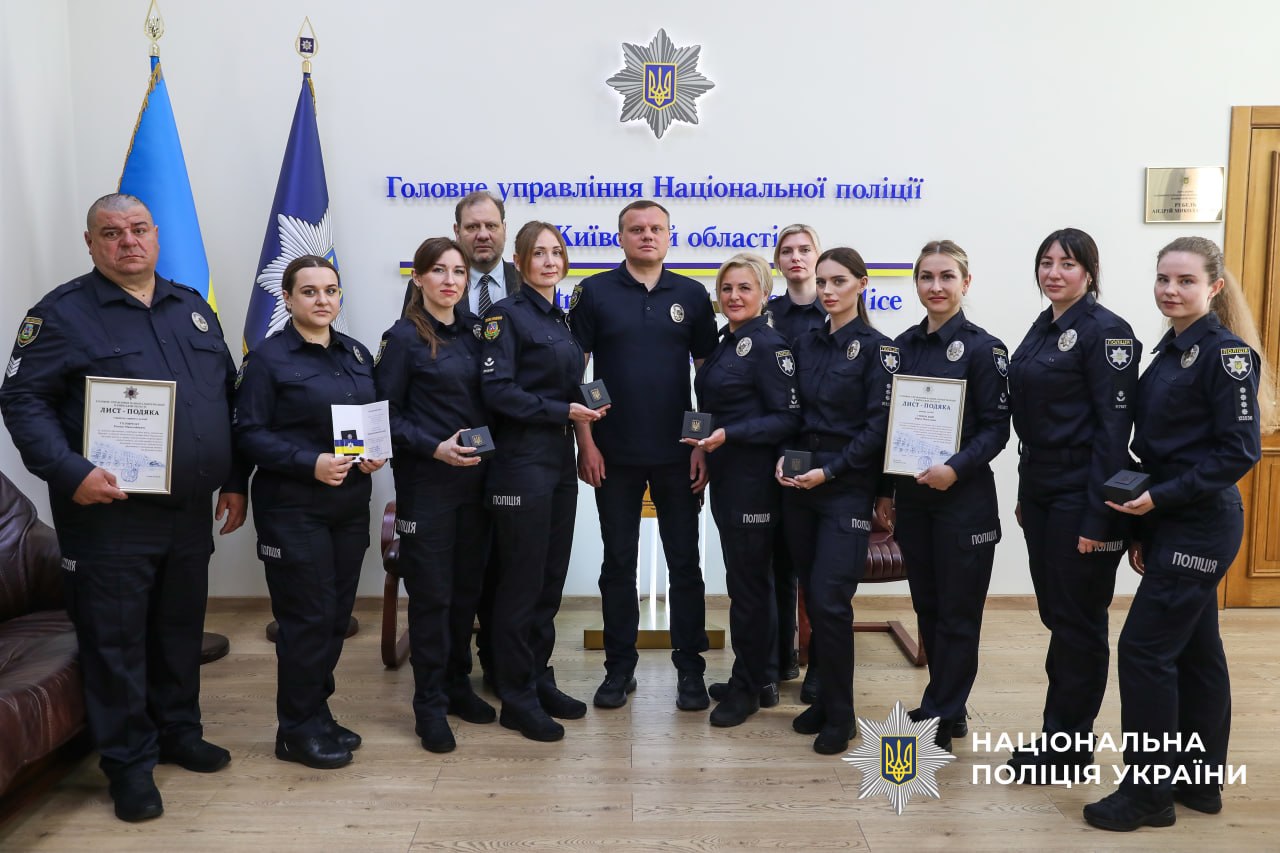 На фото зображений особовий склад відділу комунікації