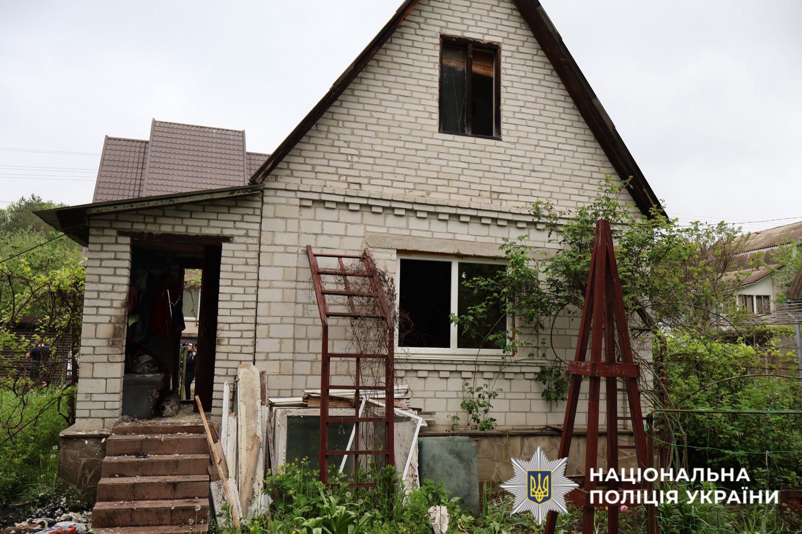 На фото зображені наслідки пожежі.