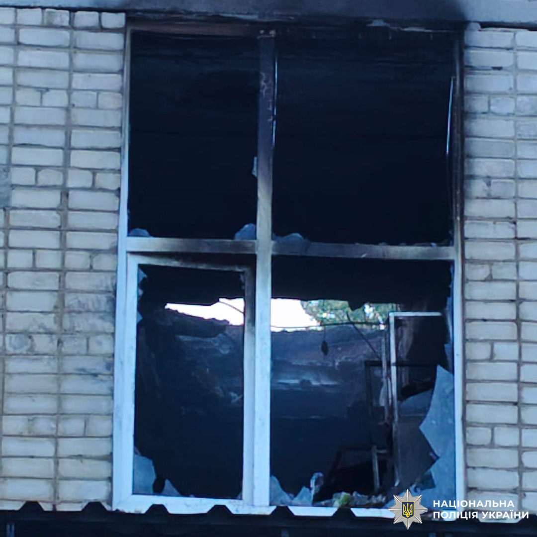 Поліція документує наслідки ворожих ударів БпЛА по Чугуївщині: постраждав чоловік,  пошкоджено об'єкти інфраструктури та будівлі