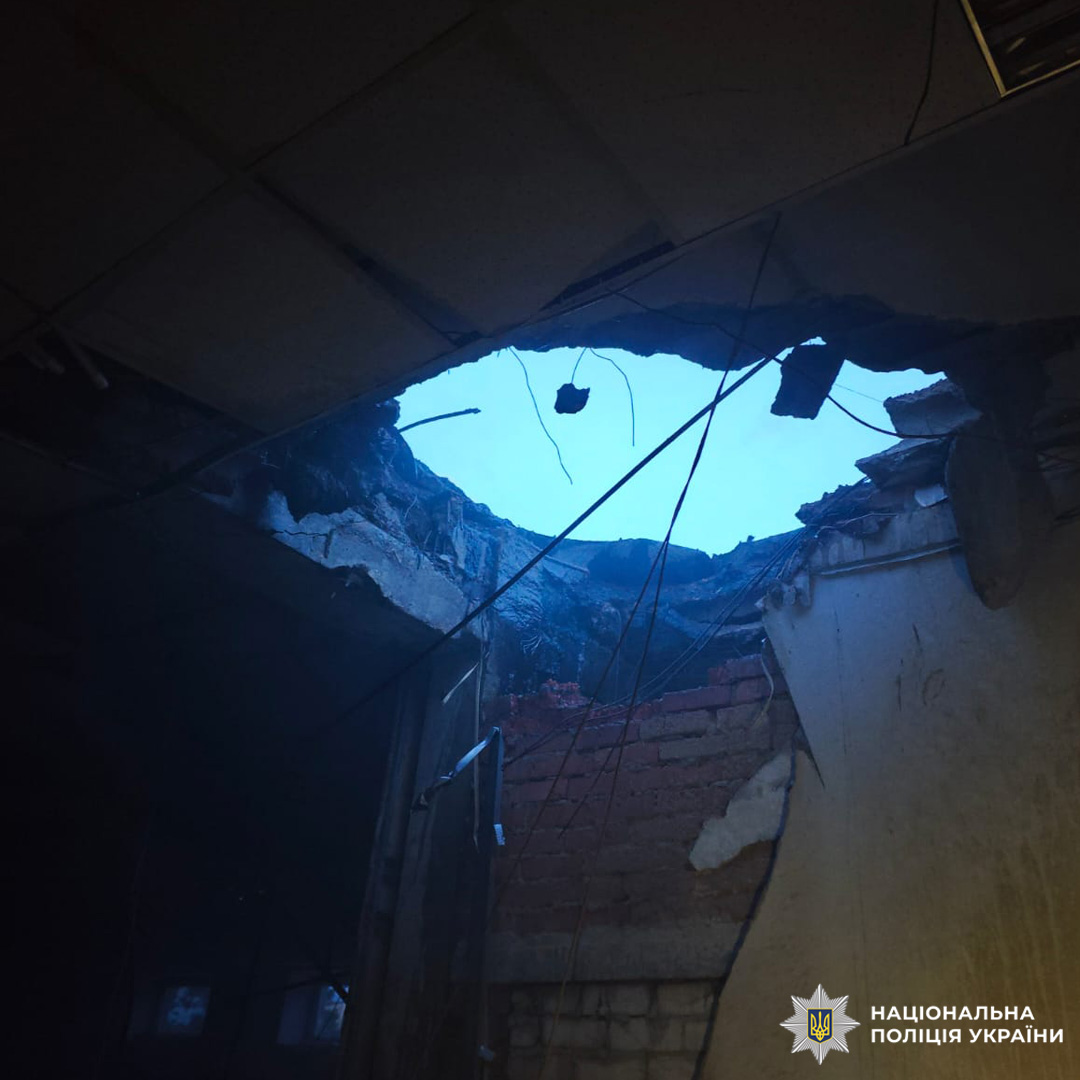 Поліція документує наслідки ворожих ударів БпЛА по Чугуївщині: постраждав чоловік,  пошкоджено об'єкти інфраструктури та будівлі