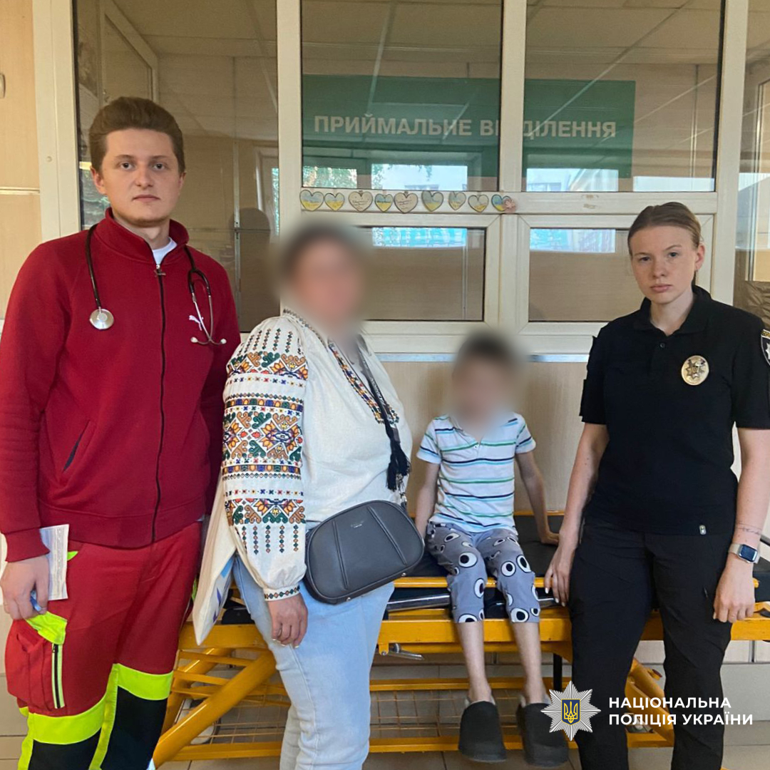 Поліцейські Харкова спільно зі службою у справах дітей вилучили дитину з небезпечного середовища