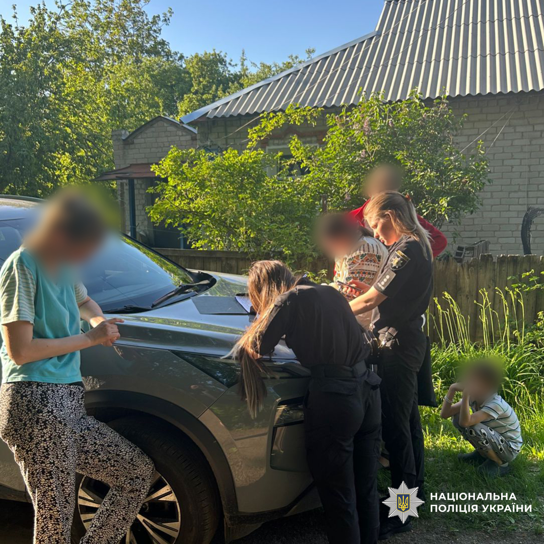 Поліцейські Харкова спільно зі службою у справах дітей вилучили дитину з небезпечного середовища