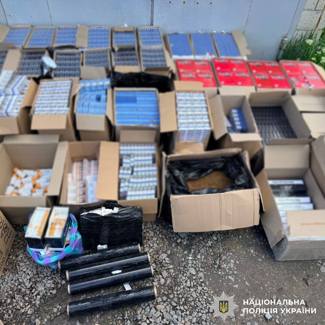 Підпільні цехи та мільйонні прибутки: на Харківщині поліцейські провели масштабну спецоперацію проти нелегального тютюнового бізнесу