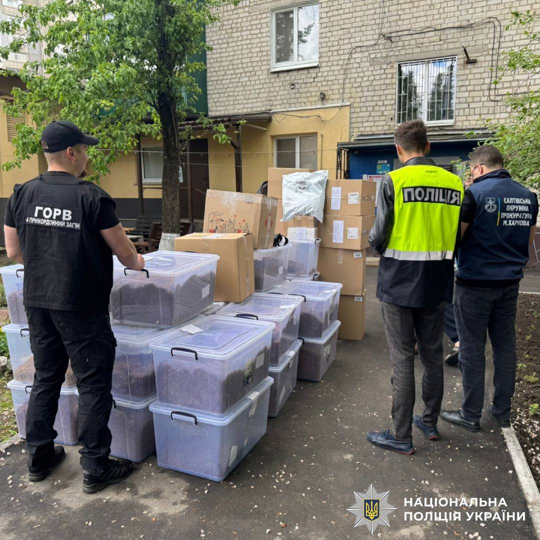 Підпільні цехи та мільйонні прибутки: на Харківщині поліцейські провели масштабну спецоперацію проти нелегального тютюнового бізнесу