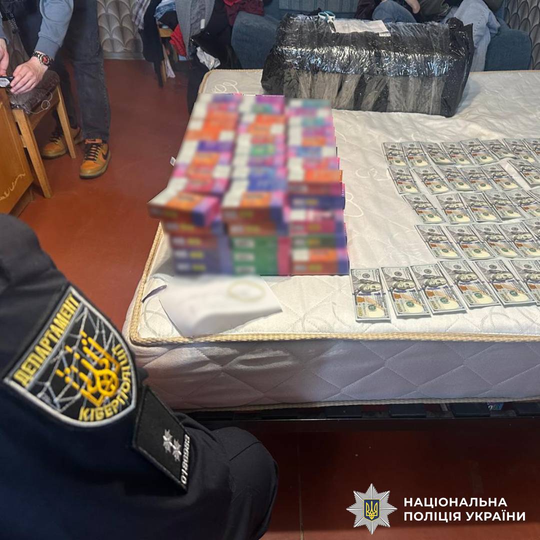 Підпільні цехи та мільйонні прибутки: на Харківщині поліцейські провели масштабну спецоперацію проти нелегального тютюнового бізнесу